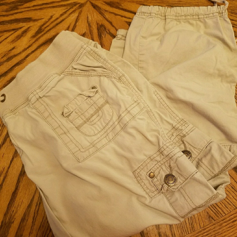 Maurice's Size 16 Khaki Capri pants